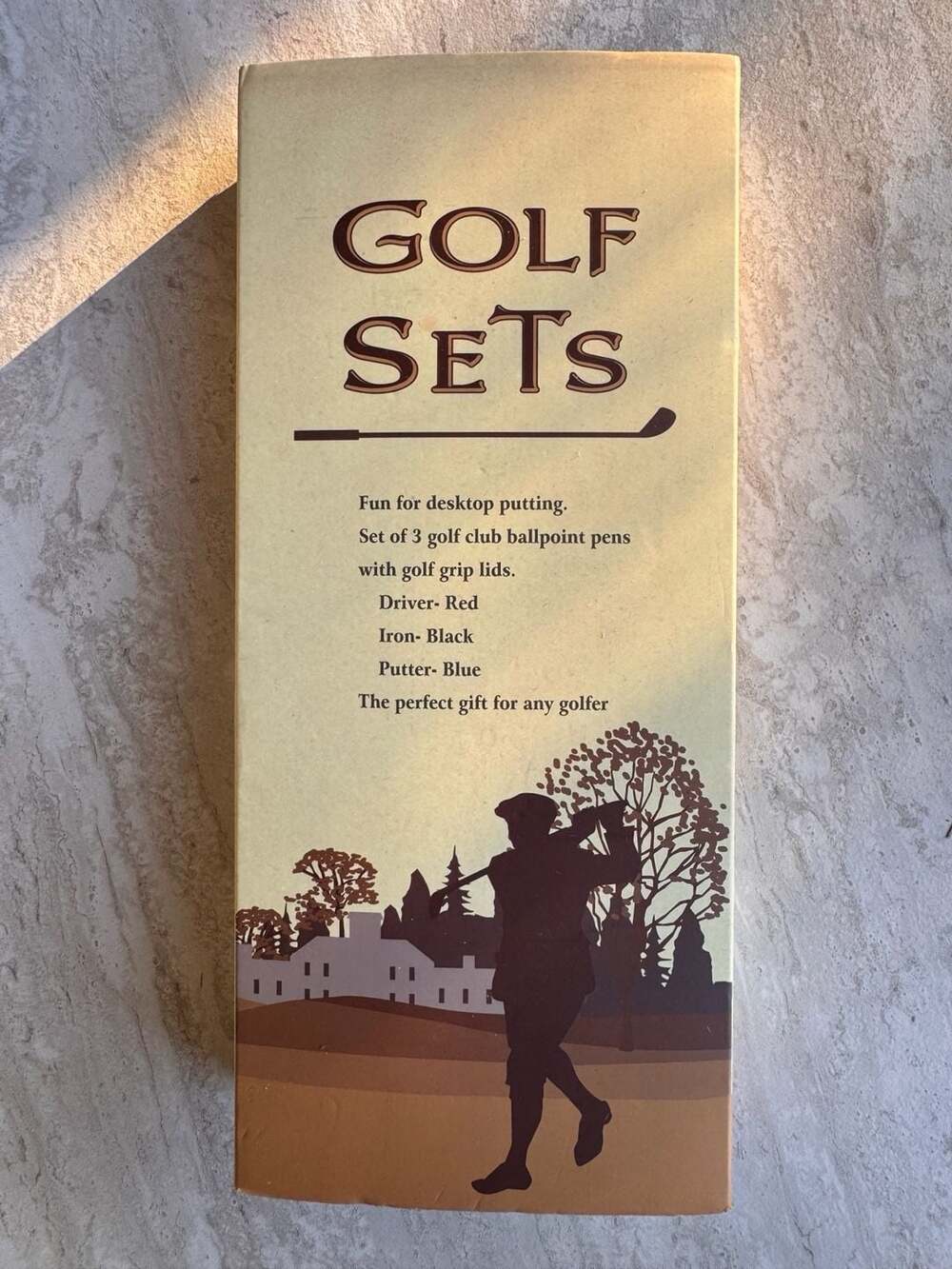 Mini Desktop Golf Set Gift Ball Pen Top Golf Gift With Putting Green 3 Clubs